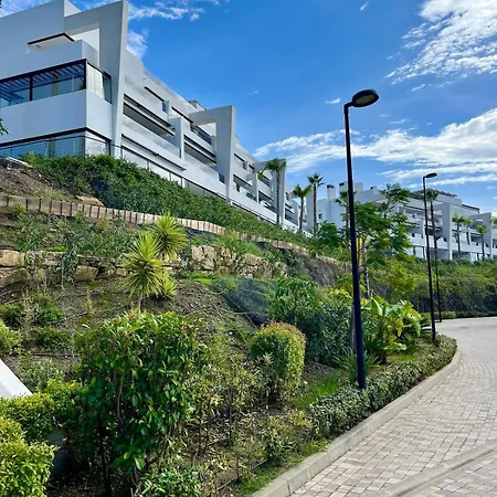 Hills Apartahotel 2*