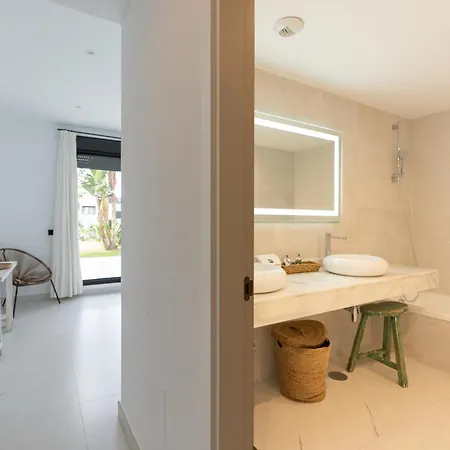 Hills Apart-hotel 4*